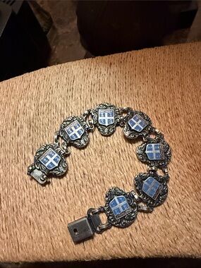 Crest Silver-Tone Blue Enamel Bracelet shields Martinique vintage souvenir jewel